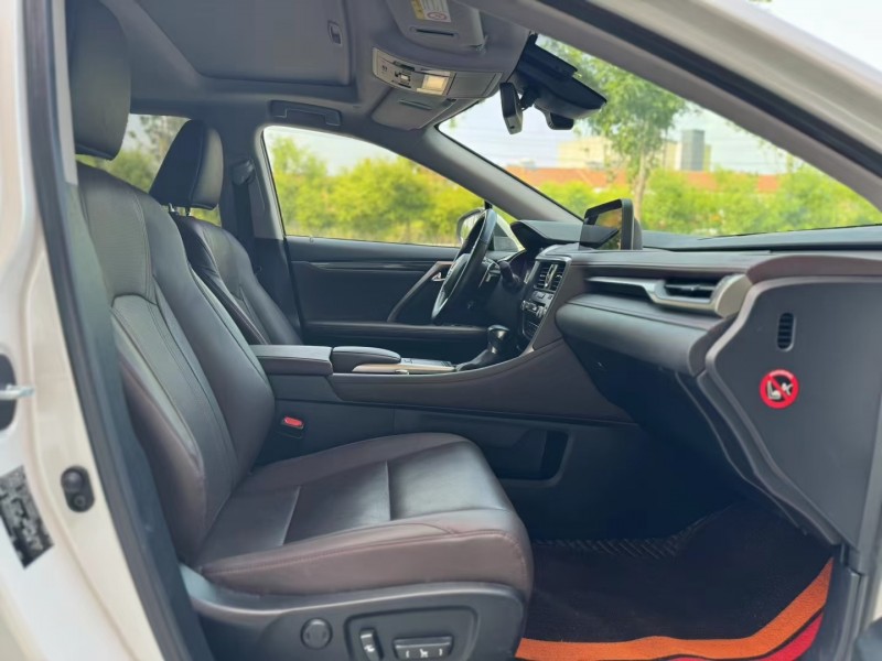 济宁21年雷克萨斯RX8