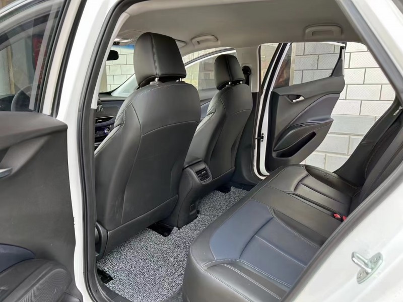 济宁23年别克微蓝5