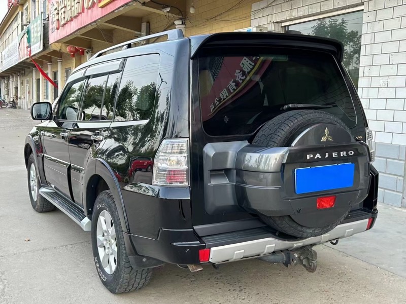 济宁15年三菱帕杰罗4