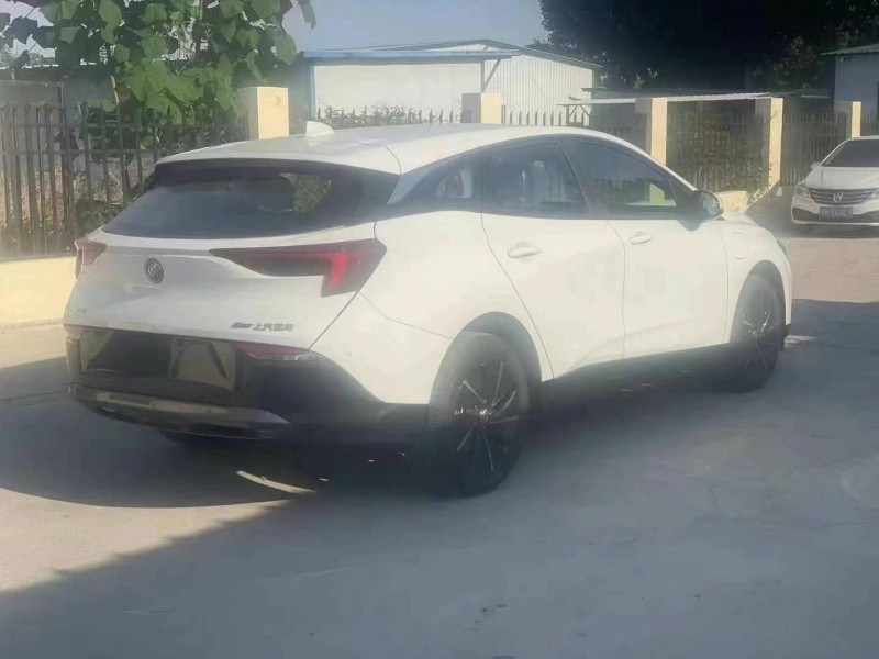 济宁24年别克微蓝8