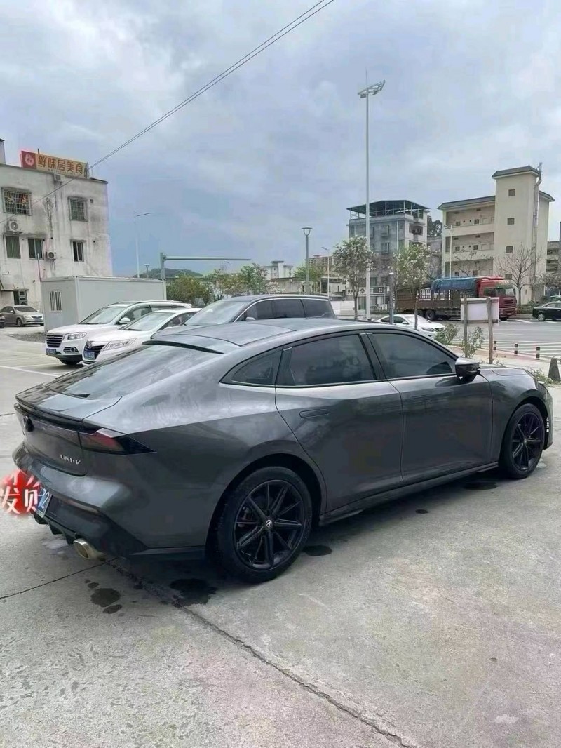 广州22年长安汽车UNI-V8