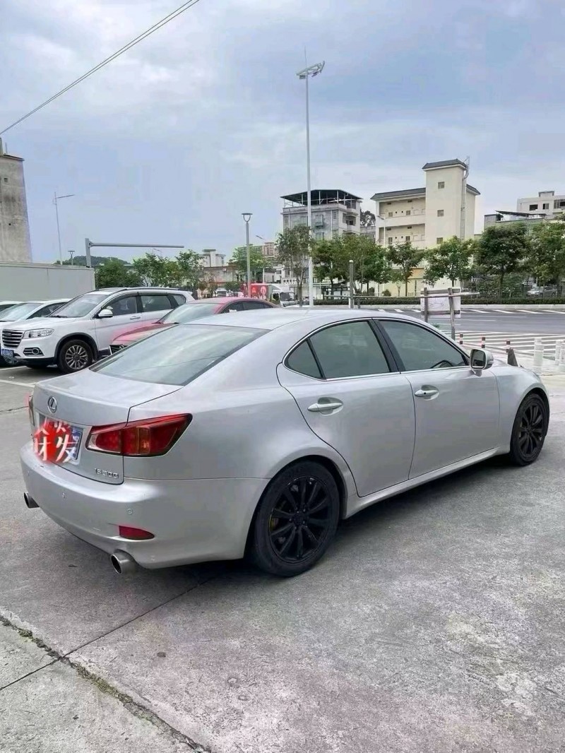 广州09年雷克萨斯IS7