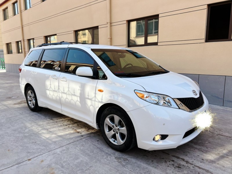 潍坊15年丰田塞纳2