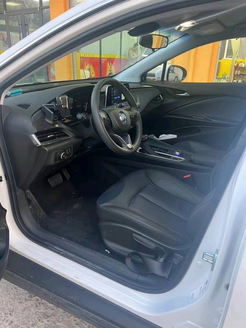 青岛23年别克微蓝3