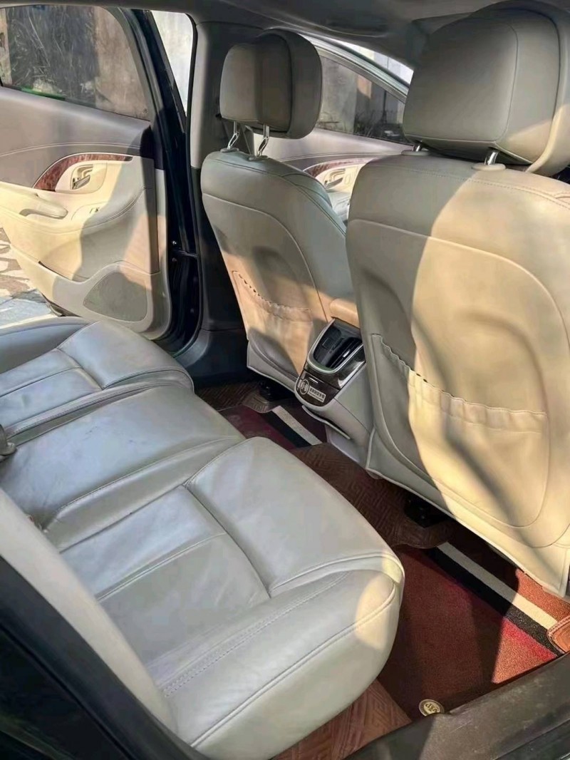 青岛15年别克君越5