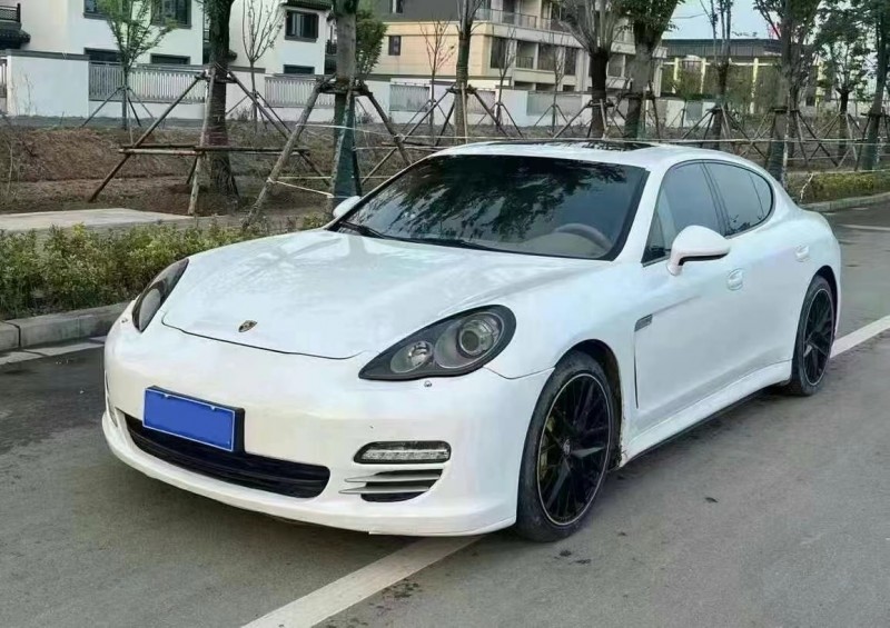 青岛12年保时捷帕拉梅拉2