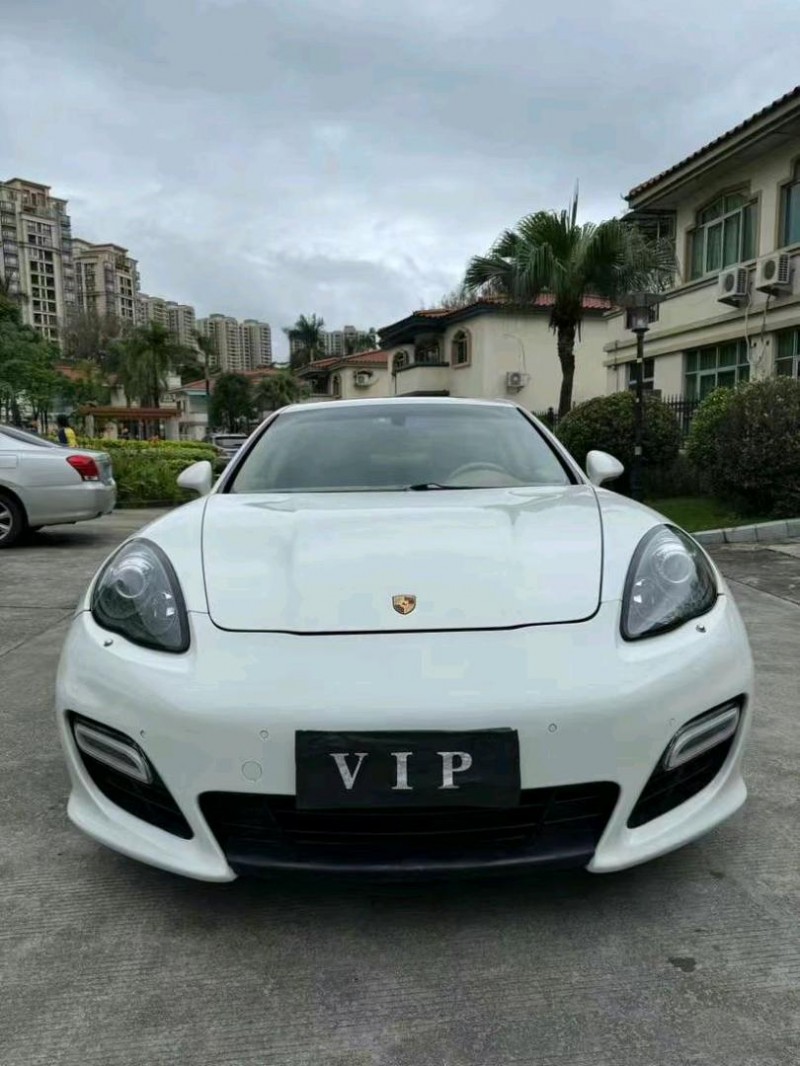 东莞12年保时捷帕拉梅拉1