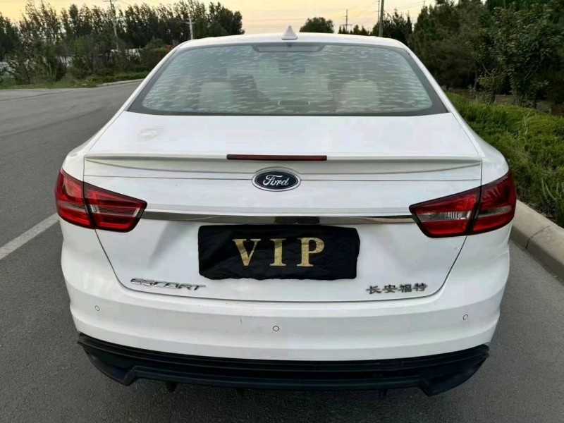 东营17年福特福睿斯6