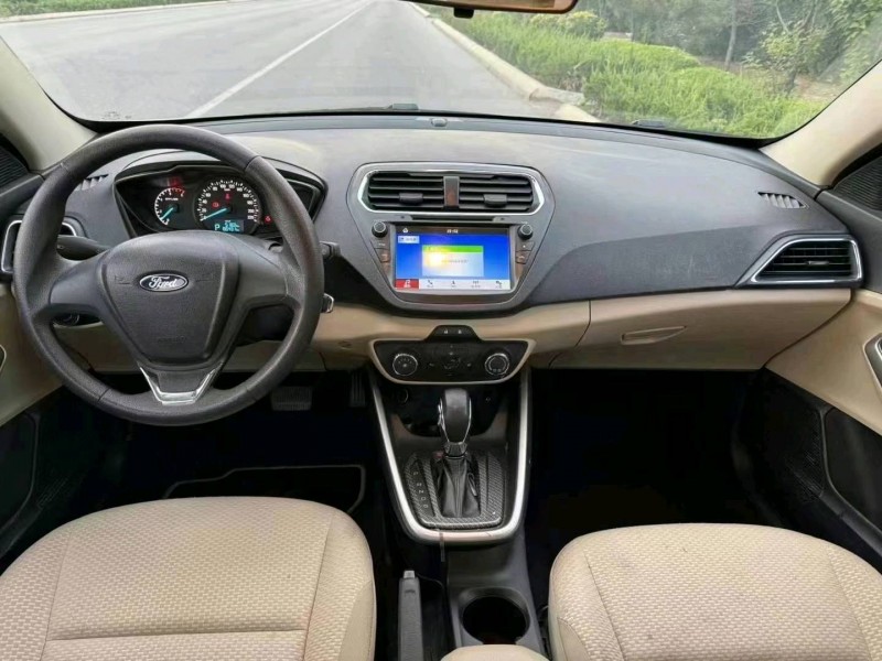 东营17年福特福睿斯7