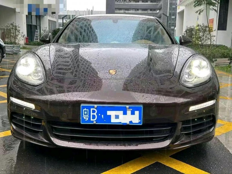 广州13年保时捷帕拉梅拉1