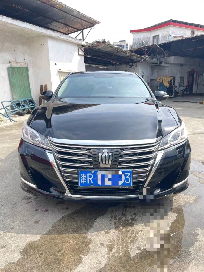 佛山16年丰田皇冠1