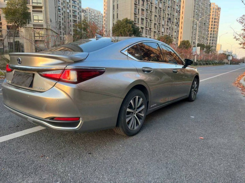 苏州20年雷克萨斯ES8