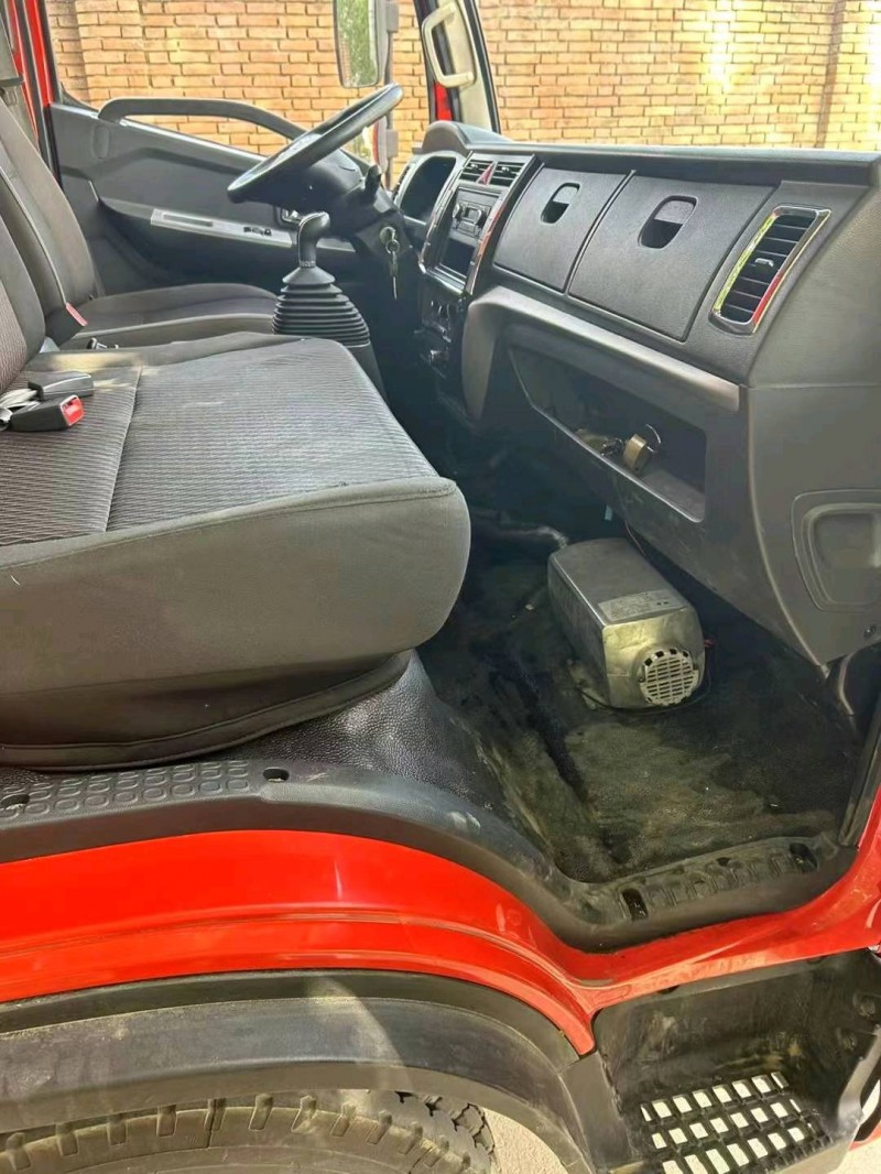 保定21年东风多利卡8