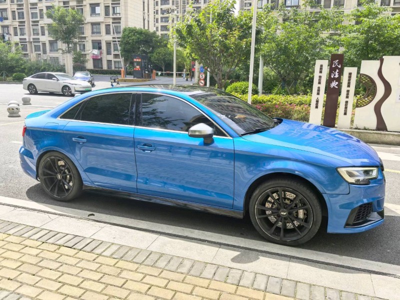 苏州18年奥迪S33