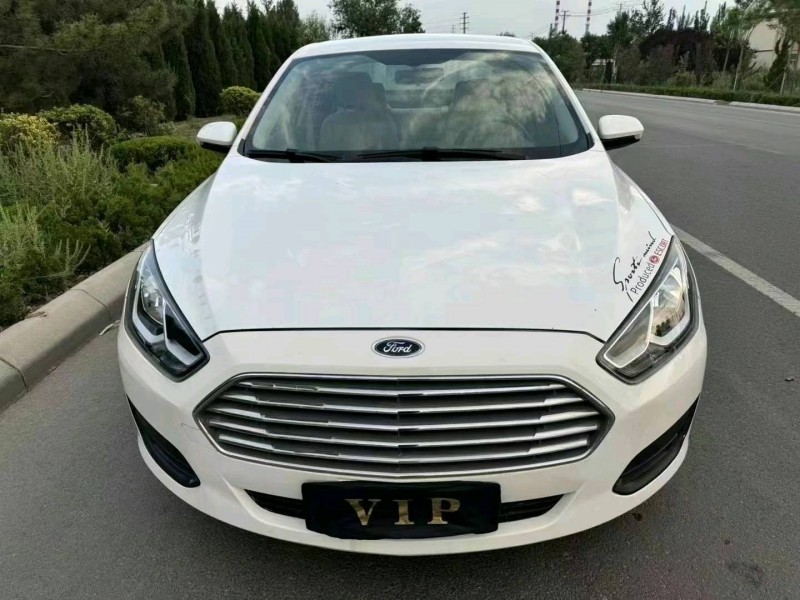 东营17年福特福睿斯1