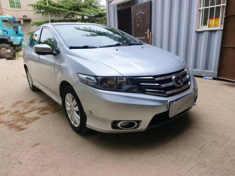 济南13年本田锋范2