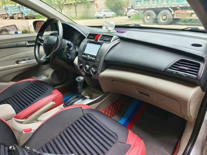 济南13年本田锋范4