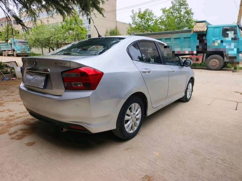 济南13年本田锋范8