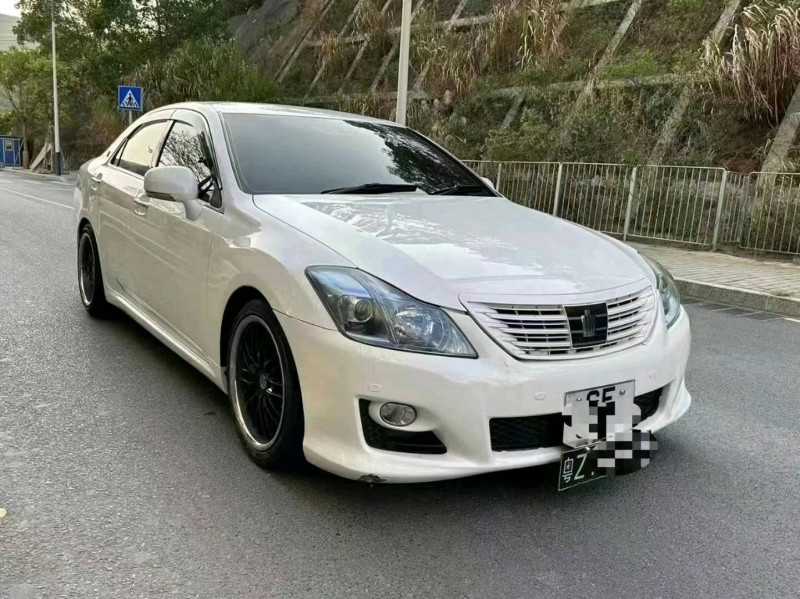 广州14年丰田皇冠3