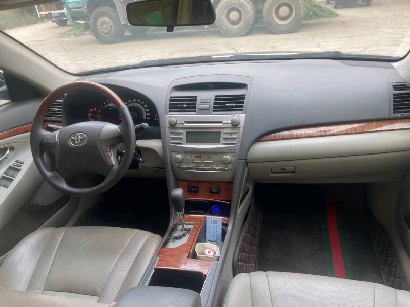 济南09年丰田凯美瑞5