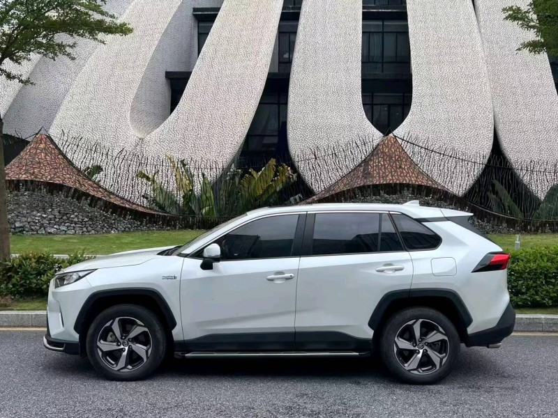 广州21年丰田RAV4荣放8