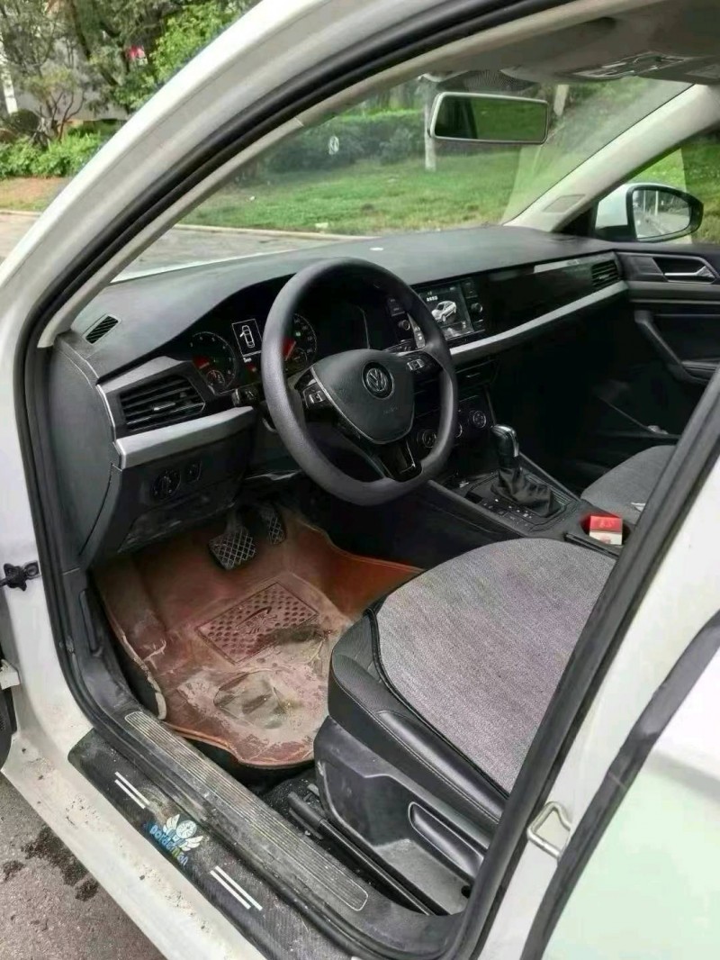 济南20年大众朗逸7