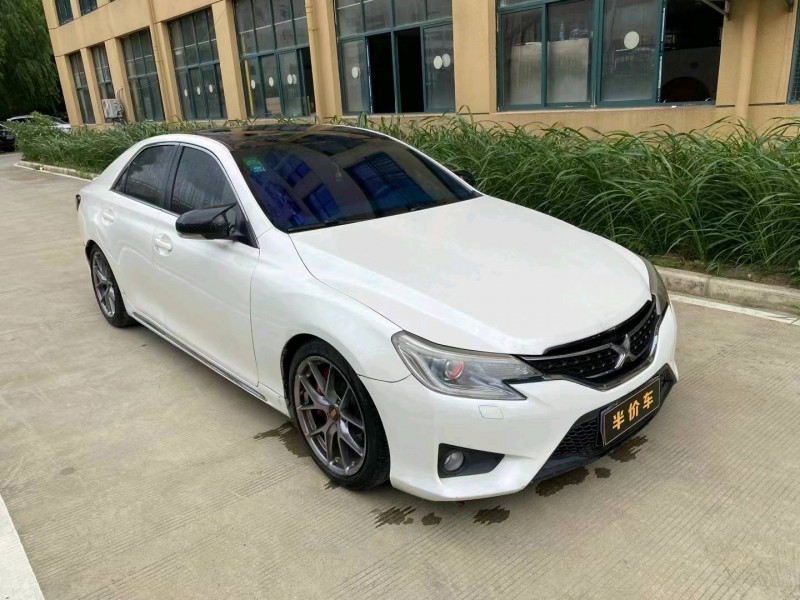 武汉13年丰田锐志3