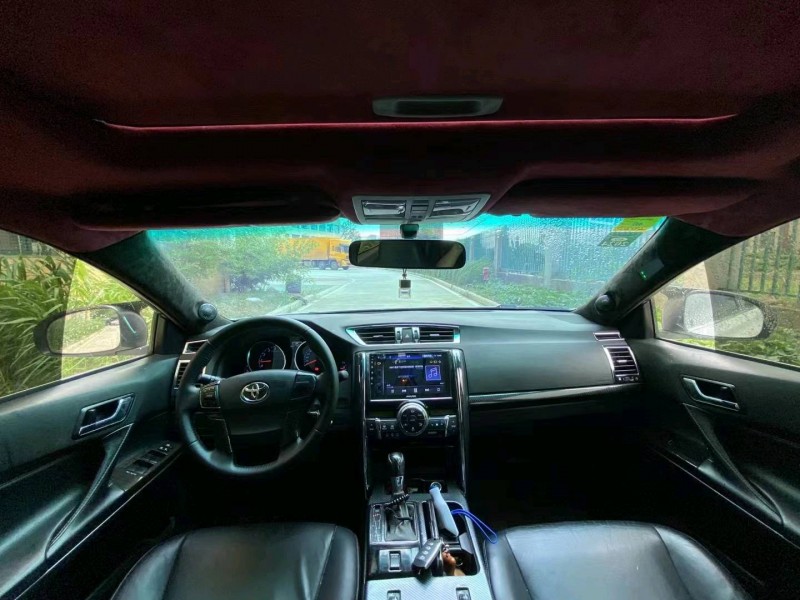 武汉13年丰田锐志6