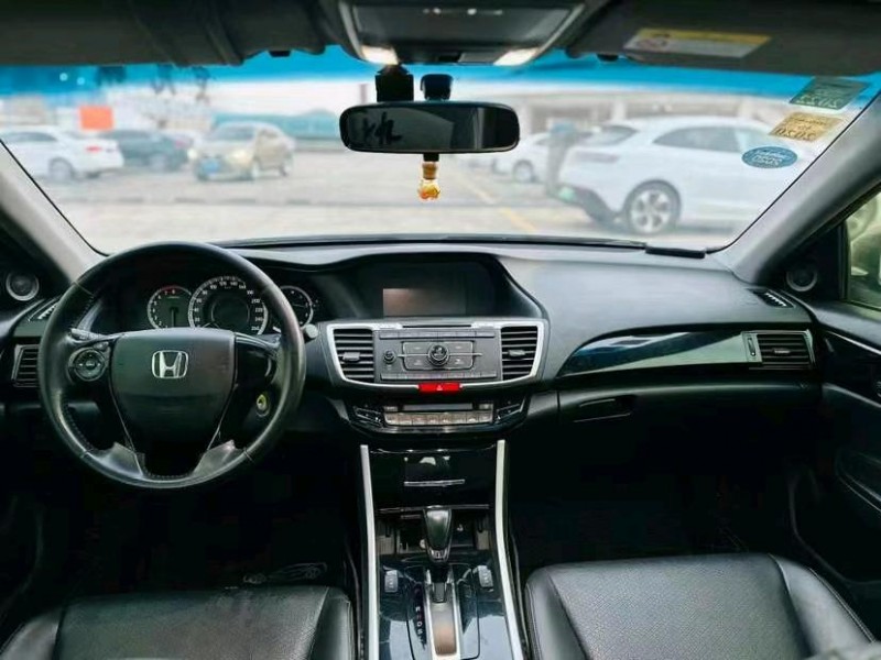 东莞18年本田雅阁4