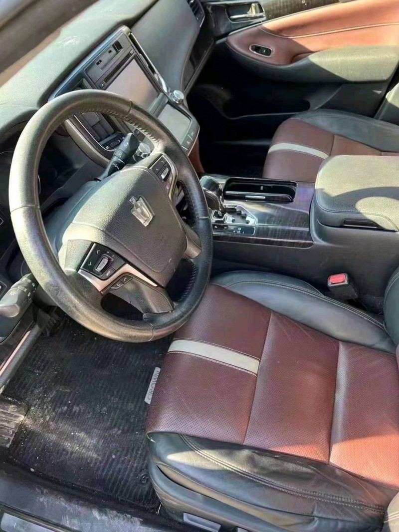 济南17年丰田皇冠5