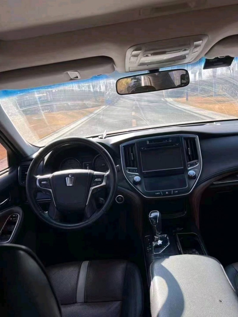 济南17年丰田皇冠7