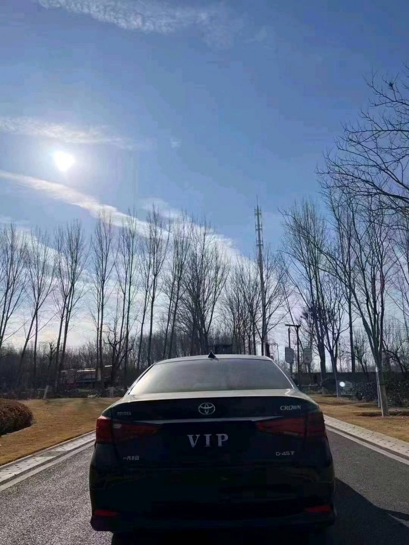 济南17年丰田皇冠9