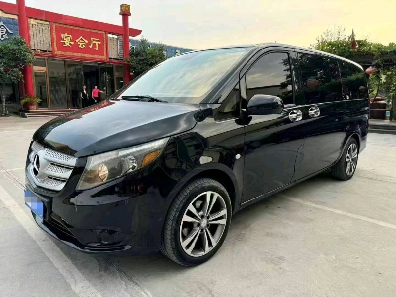 济南17年奔驰维特斯2