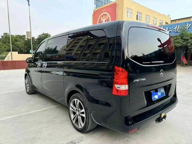 济南17年奔驰维特斯4