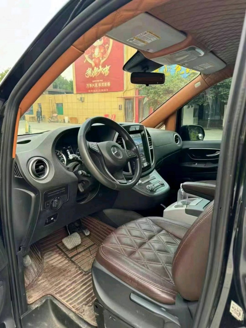 济南17年奔驰维特斯7