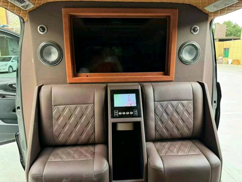 济南17年奔驰维特斯9