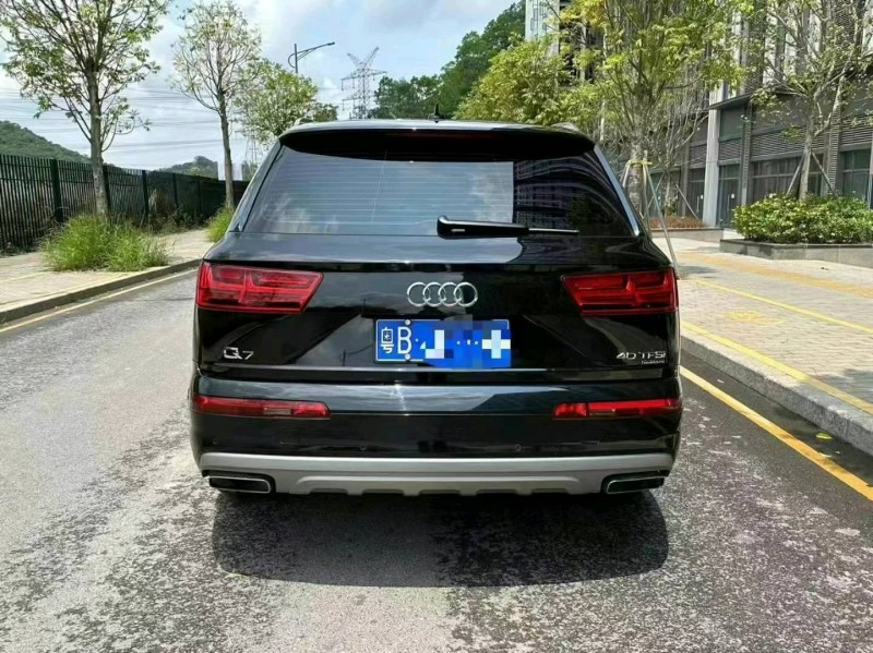 广州18年奥迪Q78