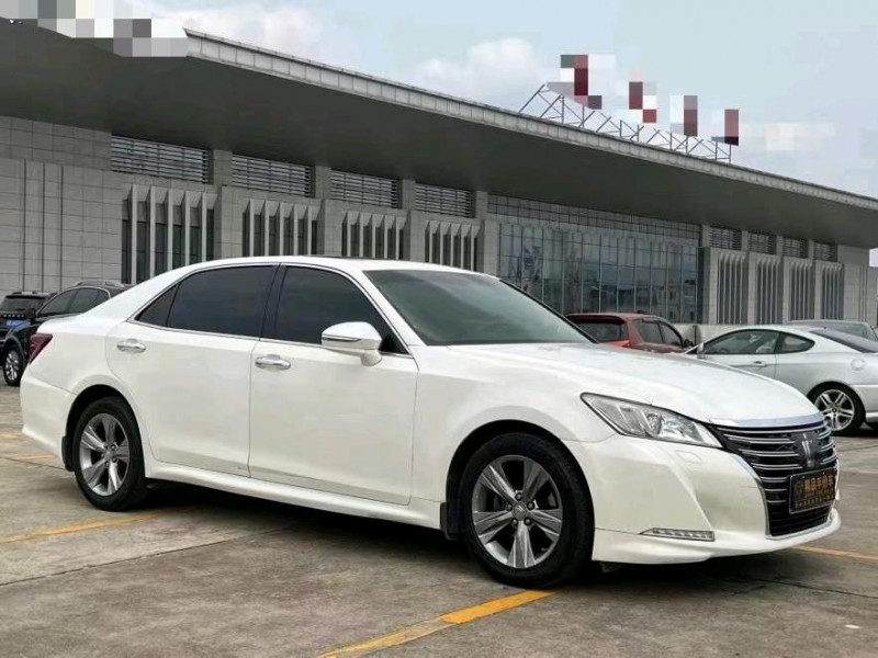东莞16年丰田皇冠4
