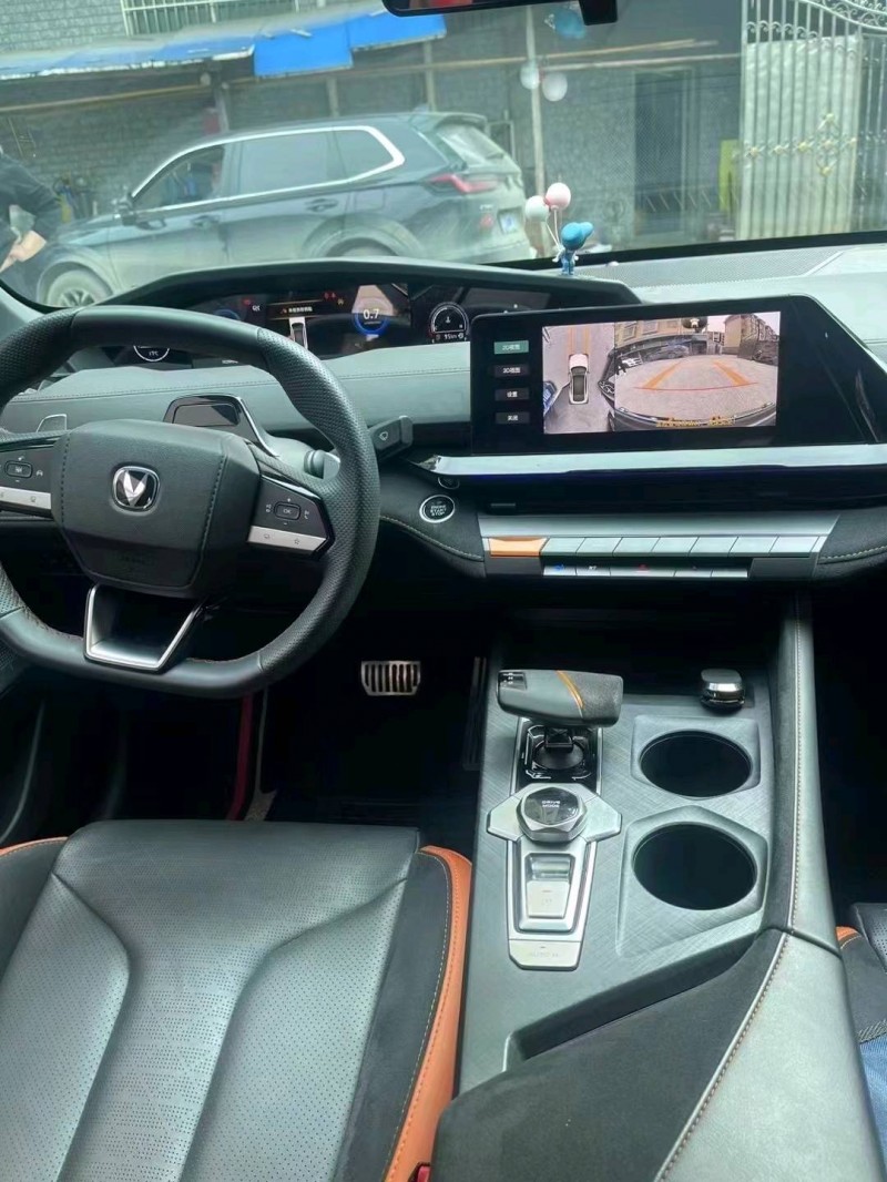 衡陽23年長安汽車UNI-V5
