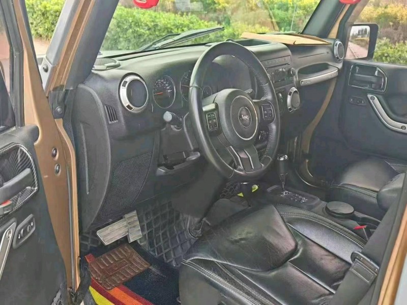 枣庄15年Jeep牧马人8