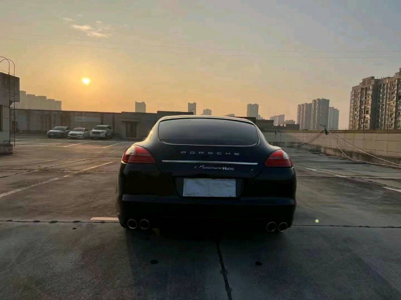 湖州12年保時捷帕拉梅拉9