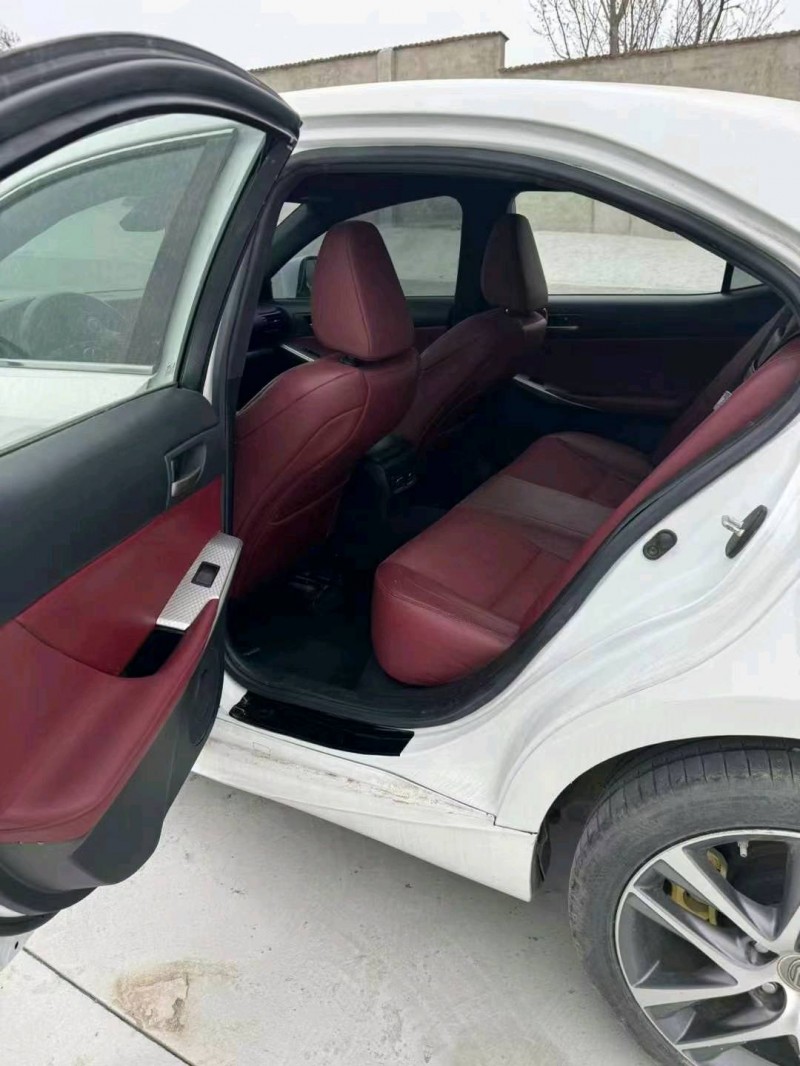 蚌埠18年雷克萨斯IS5