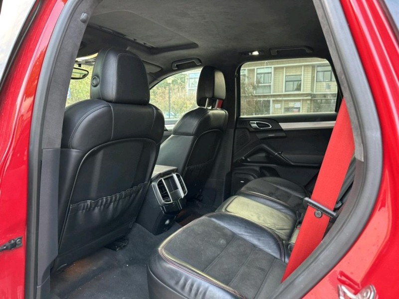 济南13年保时捷卡宴6