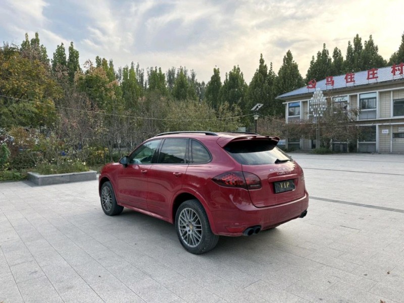 济南13年保时捷卡宴8