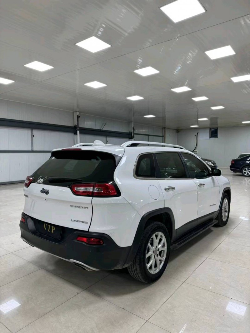 廊坊17年Jeep自由光4