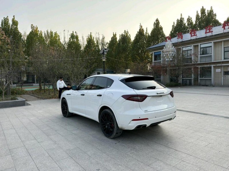 济南17年玛莎拉蒂Levante8