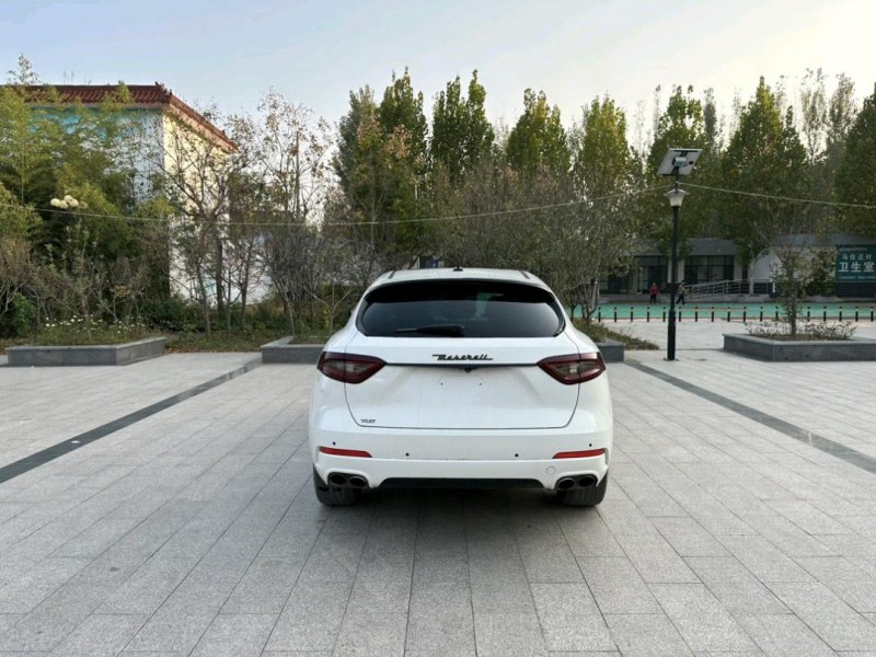 济南17年玛莎拉蒂Levante9