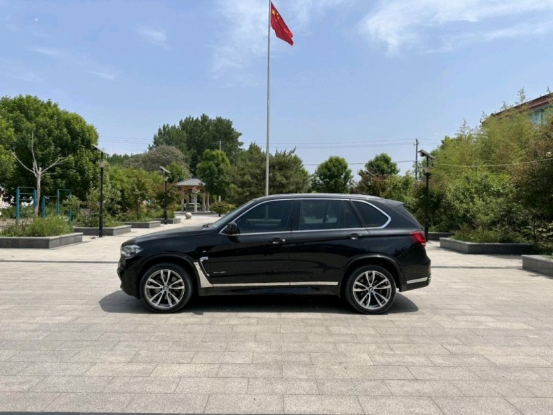 济南18年宝马X57