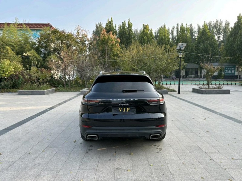 济南19年保时捷卡宴9