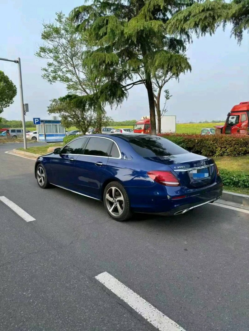 苏州18年奔驰E8